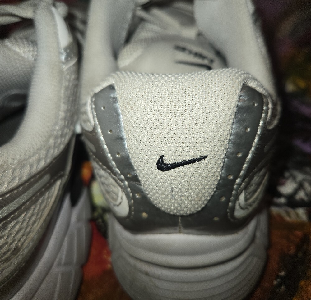 Nike White Silver Black Running Sneakers - Picture 8 of 10